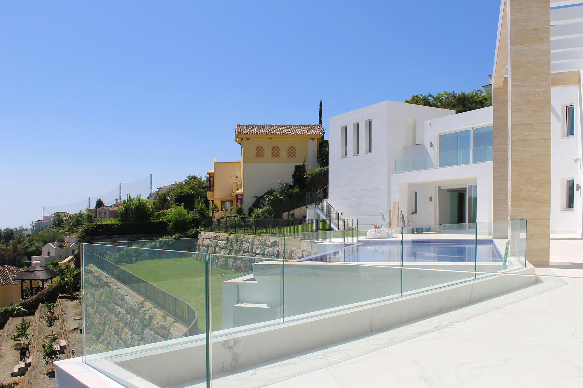 elevated-contemporary-villa-los-arqueros-golf-resort-benhavis