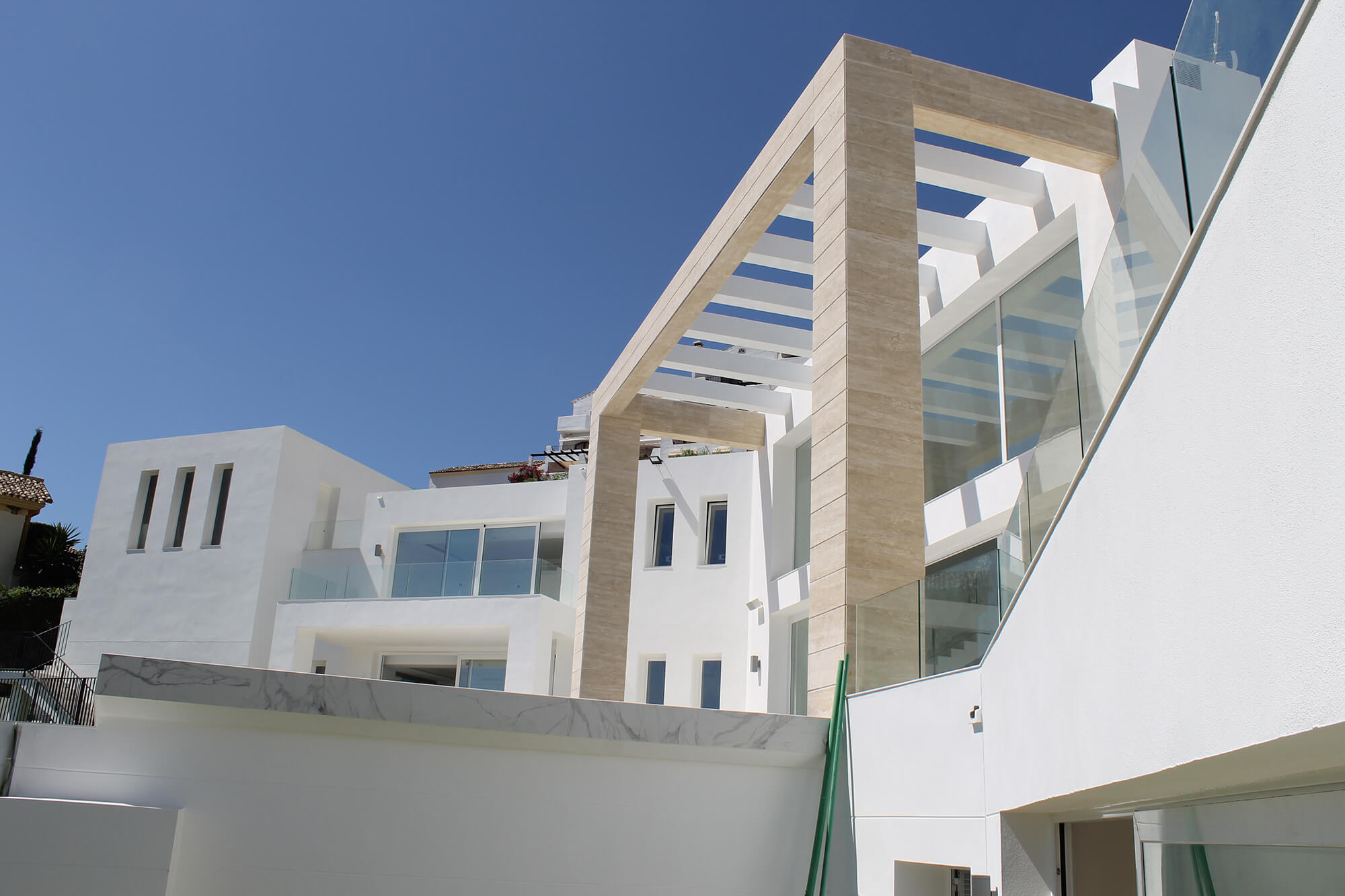 elevated-contemporary-villa-los-arqueros-golf-resort-benhavis